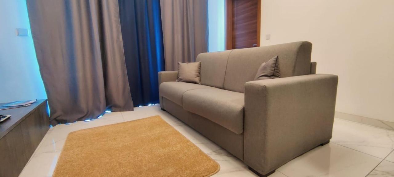 Blu-M Central Qormi Dış mekan fotoğraf